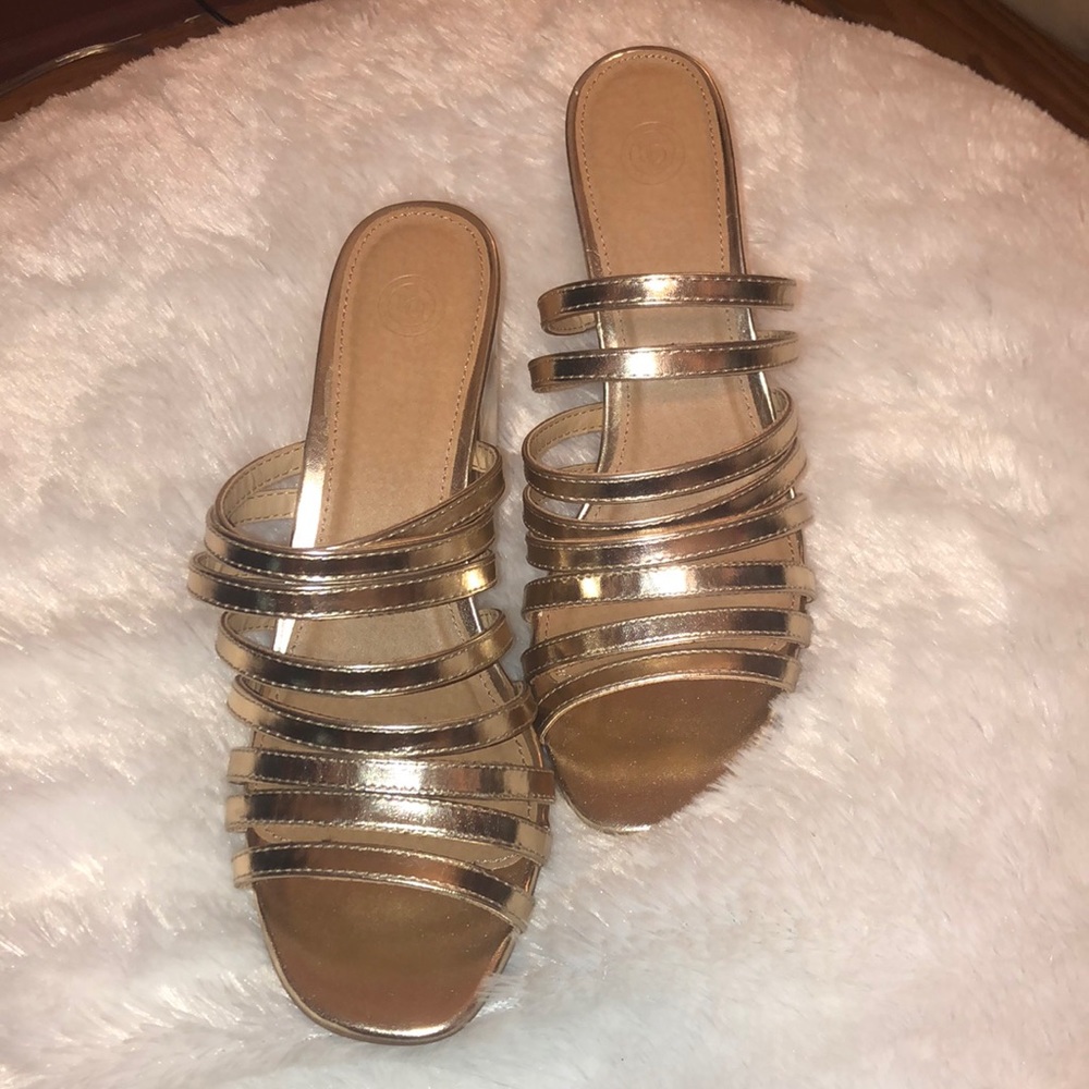 Gold Pumps